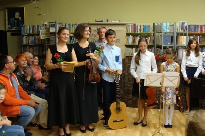 Koncert muzyki barokowej w kadzidlańskiej bibliotece [23.09.2015] - zdjęcie #31 - eOstroleka.pl