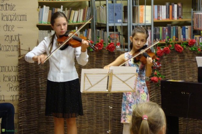 Koncert muzyki barokowej w kadzidlańskiej bibliotece [23.09.2015] - zdjęcie #8 - eOstroleka.pl