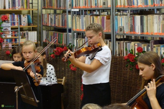 Koncert muzyki barokowej w kadzidlańskiej bibliotece [23.09.2015] - zdjęcie #38 - eOstroleka.pl