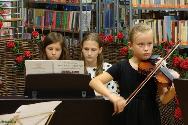 Koncert muzyki barokowej w kadzidlańskiej bibliotece [23.09.2015] - zdjęcie #42 - eOstroleka.pl