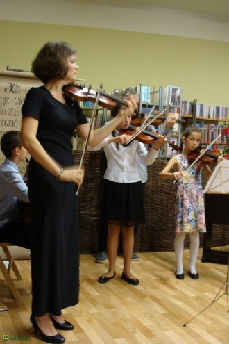 Koncert muzyki barokowej w kadzidlańskiej bibliotece [23.09.2015] - zdjęcie #43 - eOstroleka.pl