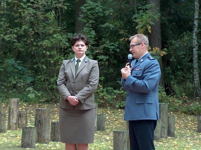 Leśnicy podziękowali za schwytanie podpalacza Rezerwatu Torfowisk Karaska [23.09.2015] - zdjęcie #11 - eOstroleka.pl