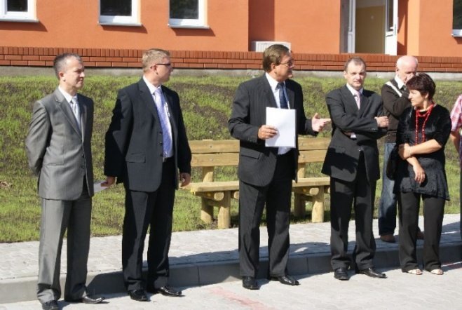 Odbiór nowych mieszkań socjalnych (28.08.09) - zdjęcie #18 - eOstroleka.pl
