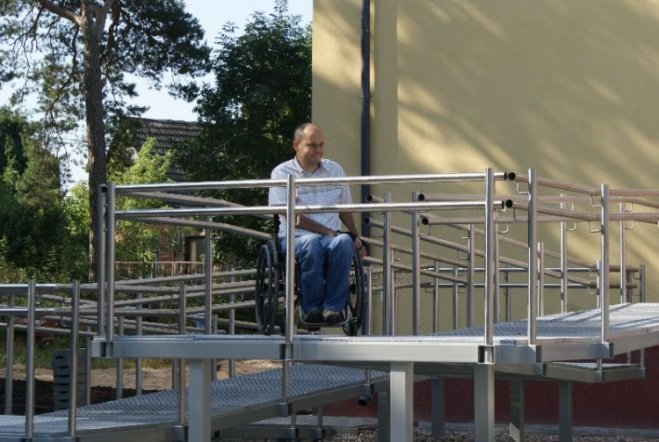 Odbiór nowych mieszkań socjalnych (28.08.09) - zdjęcie #17 - eOstroleka.pl