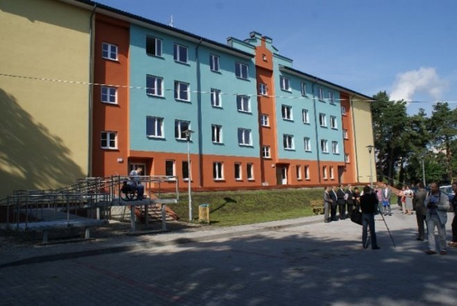 Odbiór nowych mieszkań socjalnych (28.08.09) - zdjęcie #16 - eOstroleka.pl