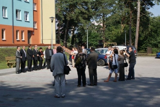 Odbiór nowych mieszkań socjalnych (28.08.09) - zdjęcie #14 - eOstroleka.pl