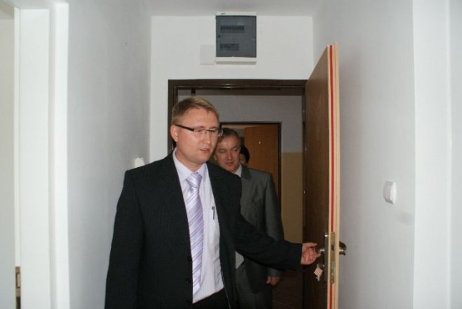 Odbiór nowych mieszkań socjalnych (28.08.09) - zdjęcie #6 - eOstroleka.pl