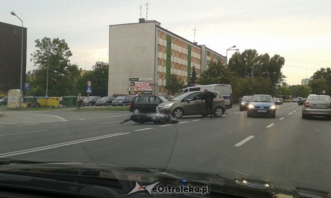 Wypadek na 11 Listopada: Ranny motocyklista zabrany do szpitala [24.09.2015] - zdjęcie #2 - eOstroleka.pl