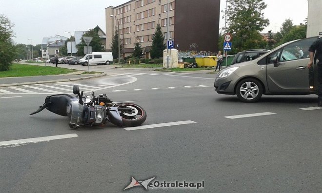 Wypadek na 11 Listopada: Ranny motocyklista zabrany do szpitala [24.09.2015] - zdjęcie #3 - eOstroleka.pl
