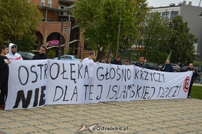 Protest przeciwko imigrantom [26.09.2015] - zdjęcie #2 - eOstroleka.pl