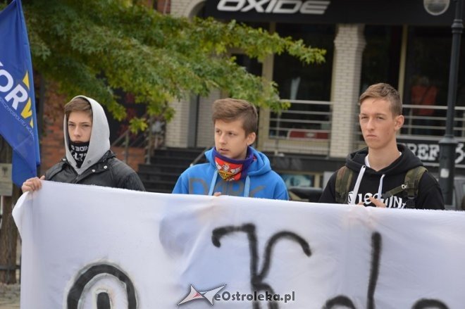 Protest przeciwko imigrantom [26.09.2015] - zdjęcie #44 - eOstroleka.pl