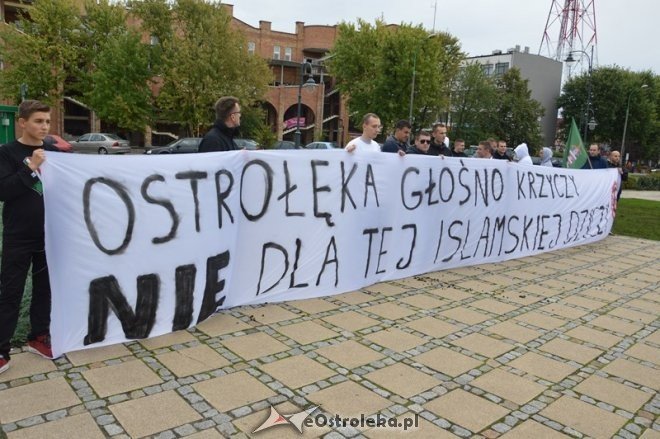 Protest przeciwko imigrantom [26.09.2015] - zdjęcie #46 - eOstroleka.pl