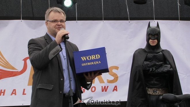Pokaz mody na otwarciu Hali Targowej Kurpiowskiego Centrum Handlowo-Usługowego w Ostrołęce [26.09.2015] - zdjęcie #144 - eOstroleka.pl