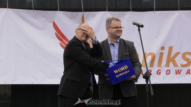 Pokaz mody na otwarciu Hali Targowej Kurpiowskiego Centrum Handlowo-Usługowego w Ostrołęce [26.09.2015] - zdjęcie #142 - eOstroleka.pl
