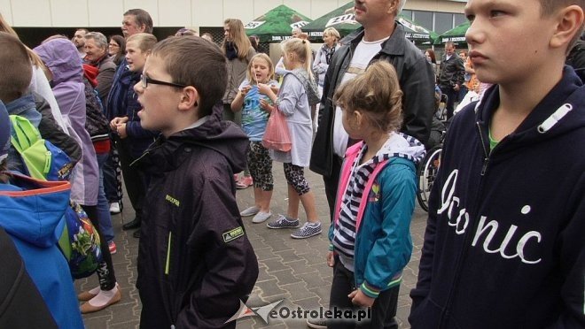 Pokaz mody na otwarciu Hali Targowej Kurpiowskiego Centrum Handlowo-Usługowego w Ostrołęce [26.09.2015] - zdjęcie #136 - eOstroleka.pl