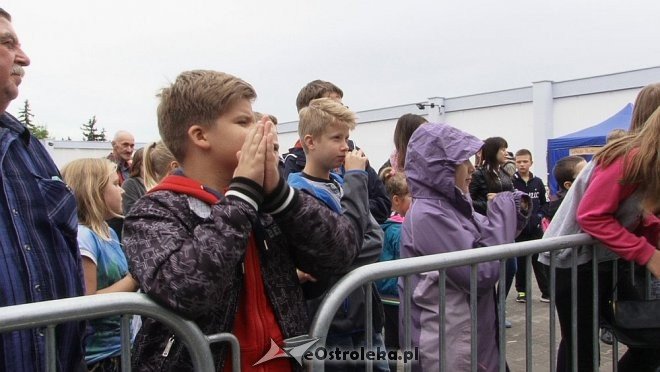 Pokaz mody na otwarciu Hali Targowej Kurpiowskiego Centrum Handlowo-Usługowego w Ostrołęce [26.09.2015] - zdjęcie #124 - eOstroleka.pl