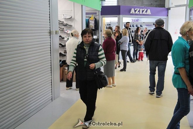 Pokaz mody na otwarciu Hali Targowej Kurpiowskiego Centrum Handlowo-Usługowego w Ostrołęce [26.09.2015] - zdjęcie #74 - eOstroleka.pl