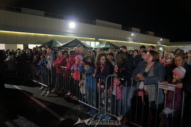 Tłumy fanów na koncercie Ivana Komarenko w nowej hali targowej Feniks [26.09.2015] - zdjęcie #2 - eOstroleka.pl