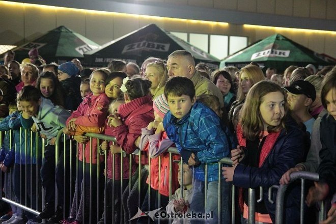 Tłumy fanów na koncercie Ivana Komarenko w nowej hali targowej Feniks [26.09.2015] - zdjęcie #3 - eOstroleka.pl