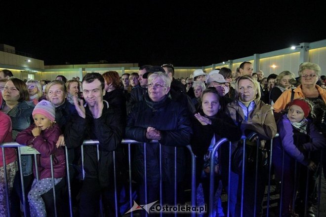 Tłumy fanów na koncercie Ivana Komarenko w nowej hali targowej Feniks [26.09.2015] - zdjęcie #5 - eOstroleka.pl