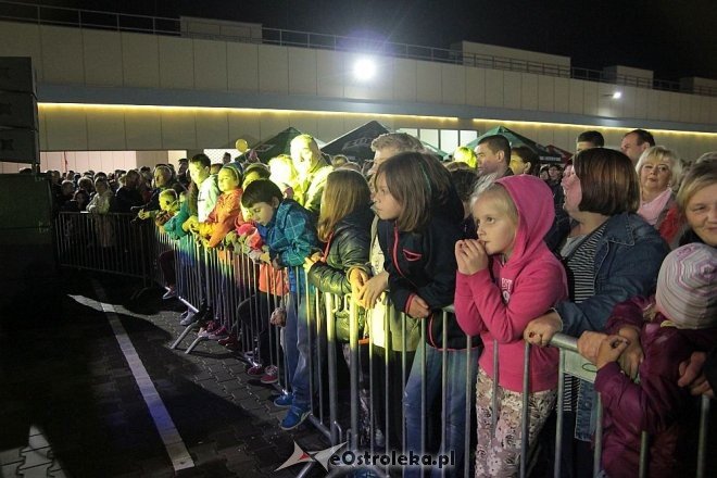 Tłumy fanów na koncercie Ivana Komarenko w nowej hali targowej Feniks [26.09.2015] - zdjęcie #7 - eOstroleka.pl