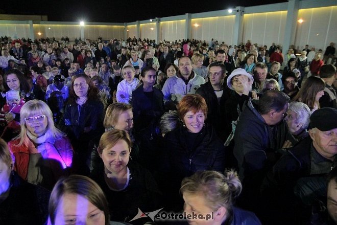 Tłumy fanów na koncercie Ivana Komarenko w nowej hali targowej Feniks [26.09.2015] - zdjęcie #15 - eOstroleka.pl
