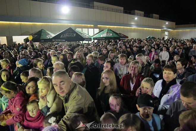 Tłumy fanów na koncercie Ivana Komarenko w nowej hali targowej Feniks [26.09.2015] - zdjęcie #16 - eOstroleka.pl