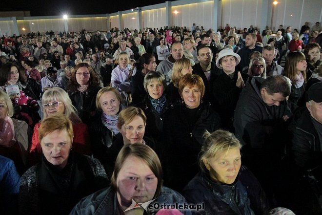 Tłumy fanów na koncercie Ivana Komarenko w nowej hali targowej Feniks [26.09.2015] - zdjęcie #19 - eOstroleka.pl