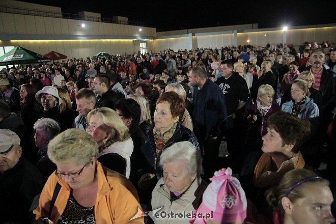 Tłumy fanów na koncercie Ivana Komarenko w nowej hali targowej Feniks [26.09.2015] - zdjęcie #20 - eOstroleka.pl