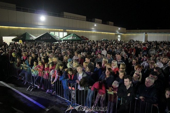 Tłumy fanów na koncercie Ivana Komarenko w nowej hali targowej Feniks [26.09.2015] - zdjęcie #22 - eOstroleka.pl