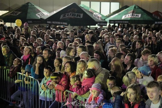 Tłumy fanów na koncercie Ivana Komarenko w nowej hali targowej Feniks [26.09.2015] - zdjęcie #23 - eOstroleka.pl