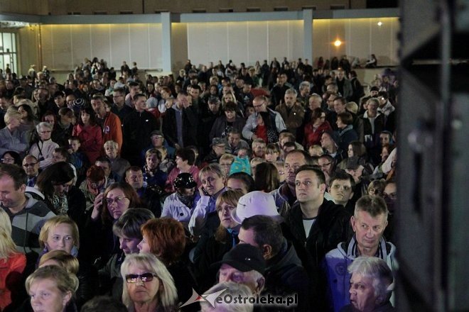 Tłumy fanów na koncercie Ivana Komarenko w nowej hali targowej Feniks [26.09.2015] - zdjęcie #27 - eOstroleka.pl