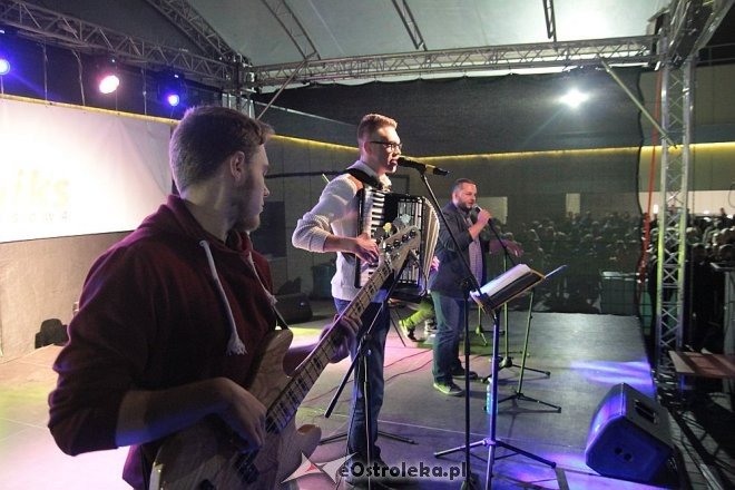 Tłumy fanów na koncercie Ivana Komarenko w nowej hali targowej Feniks [26.09.2015] - zdjęcie #32 - eOstroleka.pl