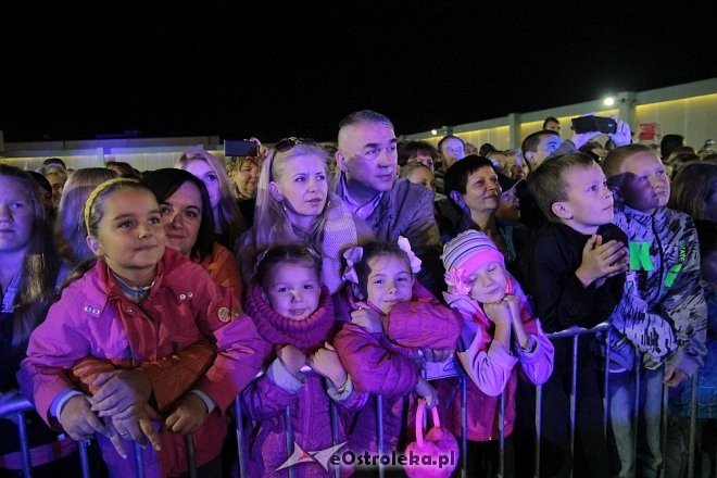 Tłumy fanów na koncercie Ivana Komarenko w nowej hali targowej Feniks [26.09.2015] - zdjęcie #46 - eOstroleka.pl