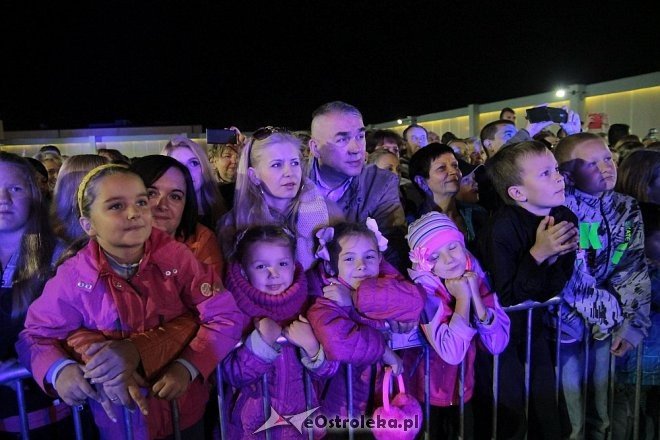 Tłumy fanów na koncercie Ivana Komarenko w nowej hali targowej Feniks [26.09.2015] - zdjęcie #43 - eOstroleka.pl