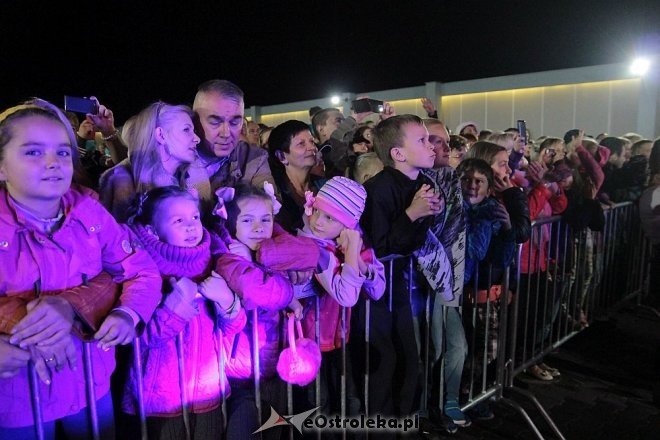 Tłumy fanów na koncercie Ivana Komarenko w nowej hali targowej Feniks [26.09.2015] - zdjęcie #41 - eOstroleka.pl