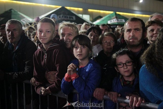 Tłumy fanów na koncercie Ivana Komarenko w nowej hali targowej Feniks [26.09.2015] - zdjęcie #38 - eOstroleka.pl