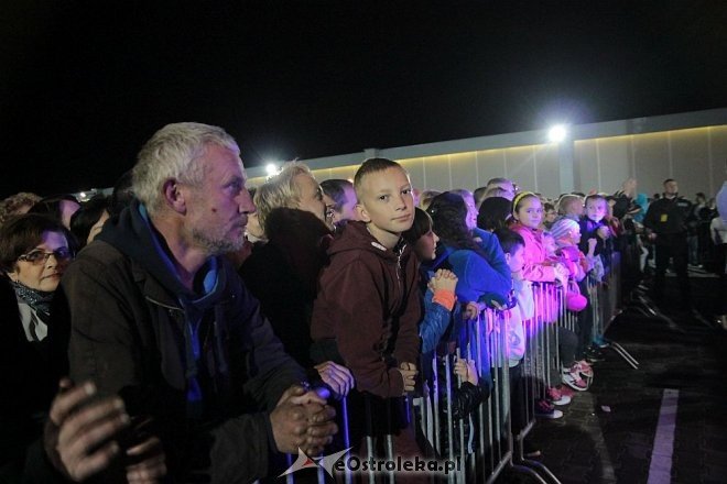 Tłumy fanów na koncercie Ivana Komarenko w nowej hali targowej Feniks [26.09.2015] - zdjęcie #37 - eOstroleka.pl