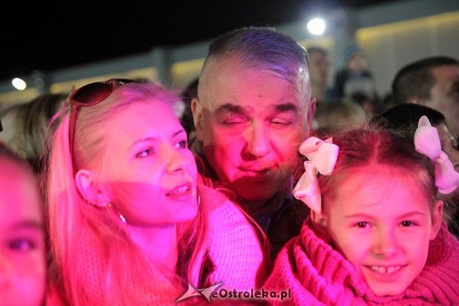 Tłumy fanów na koncercie Ivana Komarenko w nowej hali targowej Feniks [26.09.2015] - zdjęcie #54 - eOstroleka.pl