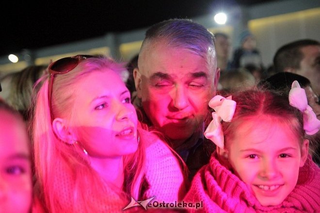 Tłumy fanów na koncercie Ivana Komarenko w nowej hali targowej Feniks [26.09.2015] - zdjęcie #35 - eOstroleka.pl