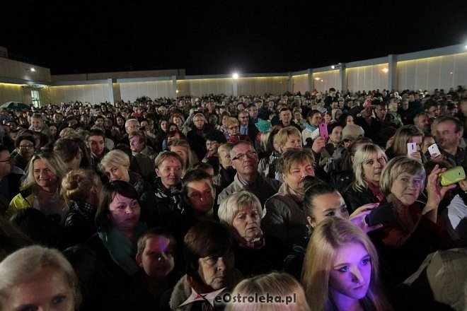 Tłumy fanów na koncercie Ivana Komarenko w nowej hali targowej Feniks [26.09.2015] - zdjęcie #33 - eOstroleka.pl
