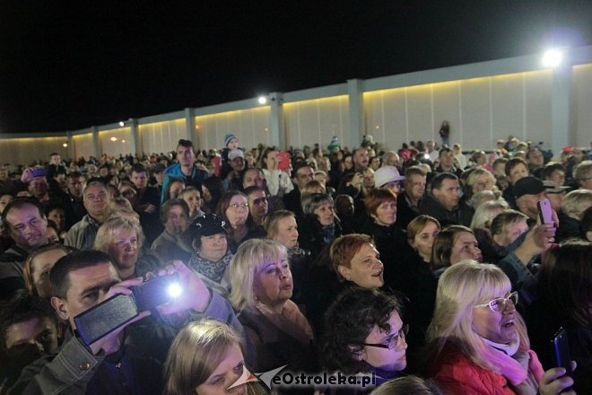 Tłumy fanów na koncercie Ivana Komarenko w nowej hali targowej Feniks [26.09.2015] - zdjęcie #28 - eOstroleka.pl