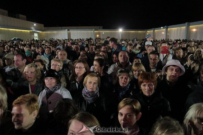 Tłumy fanów na koncercie Ivana Komarenko w nowej hali targowej Feniks [26.09.2015] - zdjęcie #65 - eOstroleka.pl