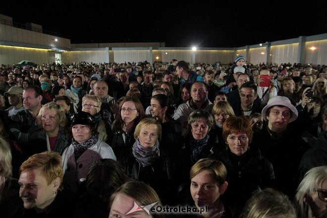 Tłumy fanów na koncercie Ivana Komarenko w nowej hali targowej Feniks [26.09.2015] - zdjęcie #24 - eOstroleka.pl