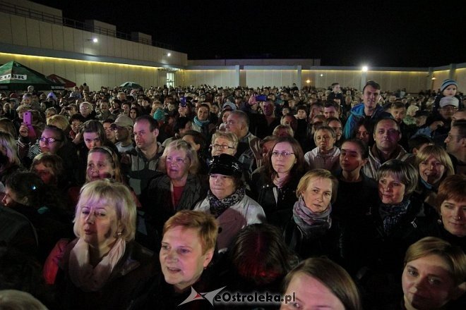 Tłumy fanów na koncercie Ivana Komarenko w nowej hali targowej Feniks [26.09.2015] - zdjęcie #23 - eOstroleka.pl
