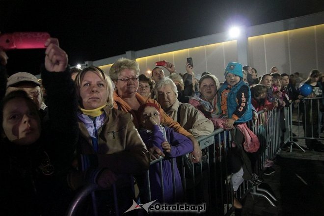 Tłumy fanów na koncercie Ivana Komarenko w nowej hali targowej Feniks [26.09.2015] - zdjęcie #21 - eOstroleka.pl