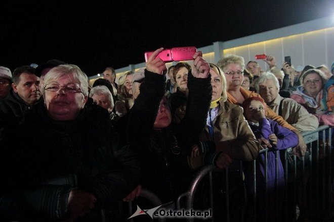 Tłumy fanów na koncercie Ivana Komarenko w nowej hali targowej Feniks [26.09.2015] - zdjęcie #20 - eOstroleka.pl