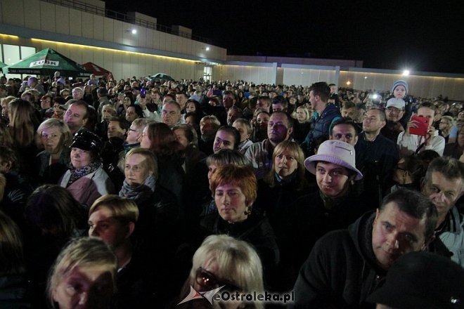Tłumy fanów na koncercie Ivana Komarenko w nowej hali targowej Feniks [26.09.2015] - zdjęcie #19 - eOstroleka.pl