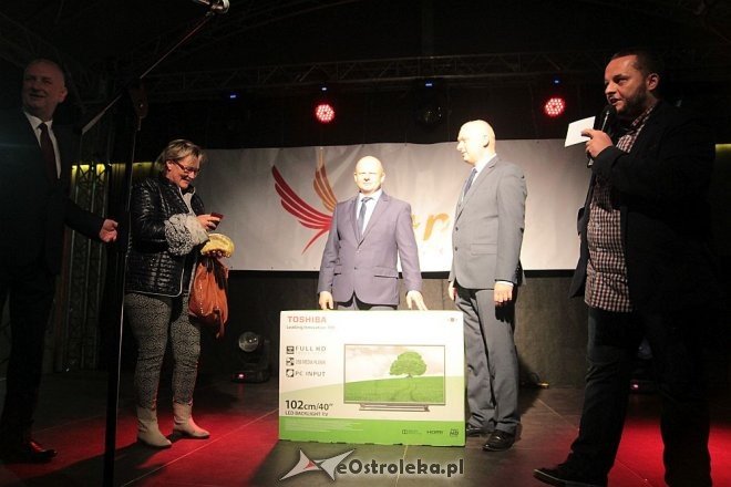 Tłumy fanów na koncercie Ivana Komarenko w nowej hali targowej Feniks [26.09.2015] - zdjęcie #2 - eOstroleka.pl