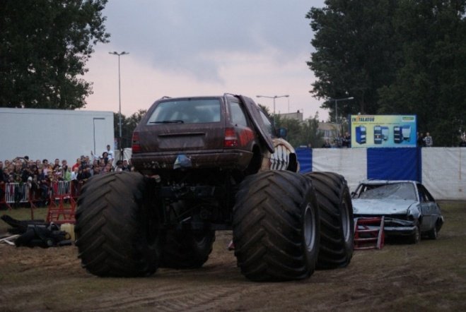 Monster truck stunt show (29.08.09) - zdjęcie #25 - eOstroleka.pl